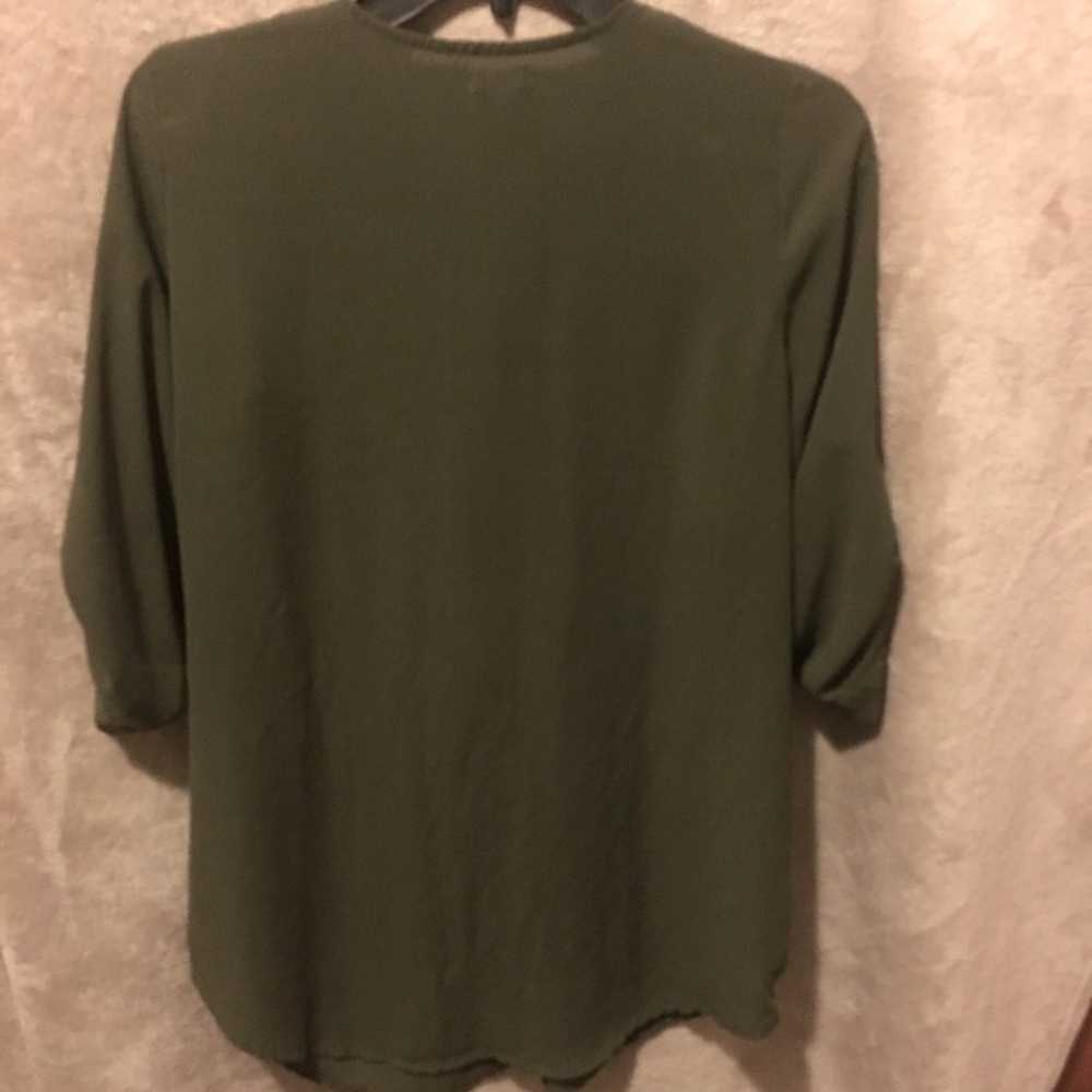 Tops - Picture 3 of 4